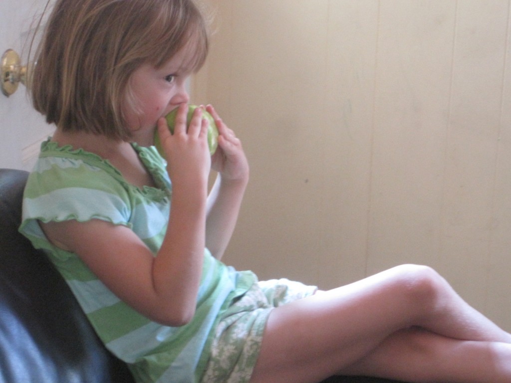 Mabel eating an apple